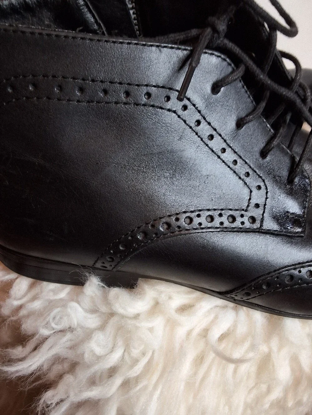 GUESS Men’s 8.5 Black Leather Wingtip Brogue Ankle Boots Lace Up9 Zip